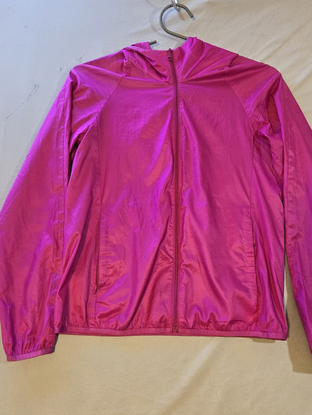 Uniqlo Women's Hooded Lightweight Jacket in Hot Pink